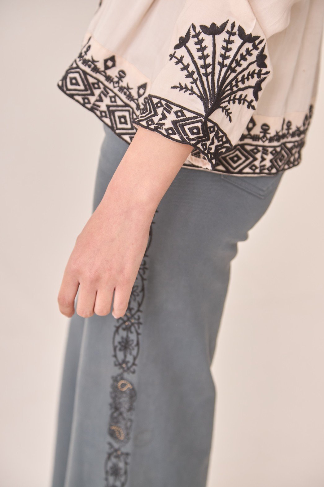 Blusa - Blusa BLUSA MODAL CON BORDADO - Imagen 4