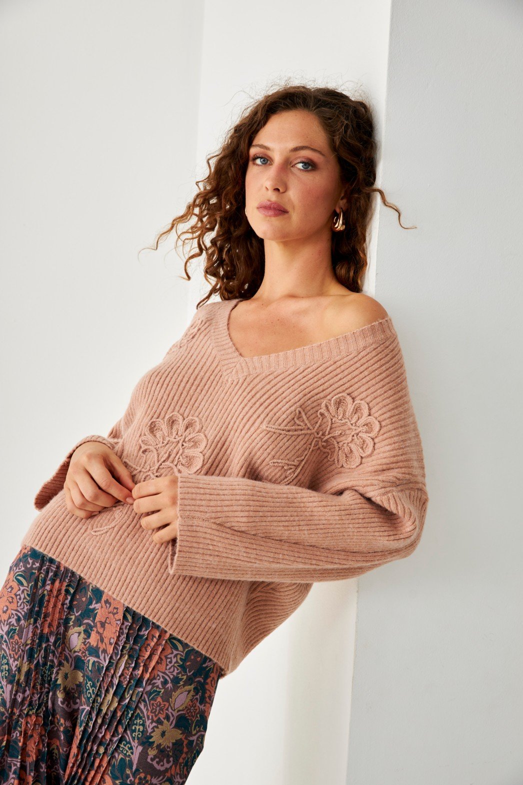 Jersey - Jersey JERSEY PICO CON BORDADO FLORES AL TONO - Imagen 3